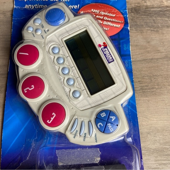 Jeopardy Handheld Game Second Edition 2005 Hasbro Parker Brothers NEW Sealed - Picture 4 of 8